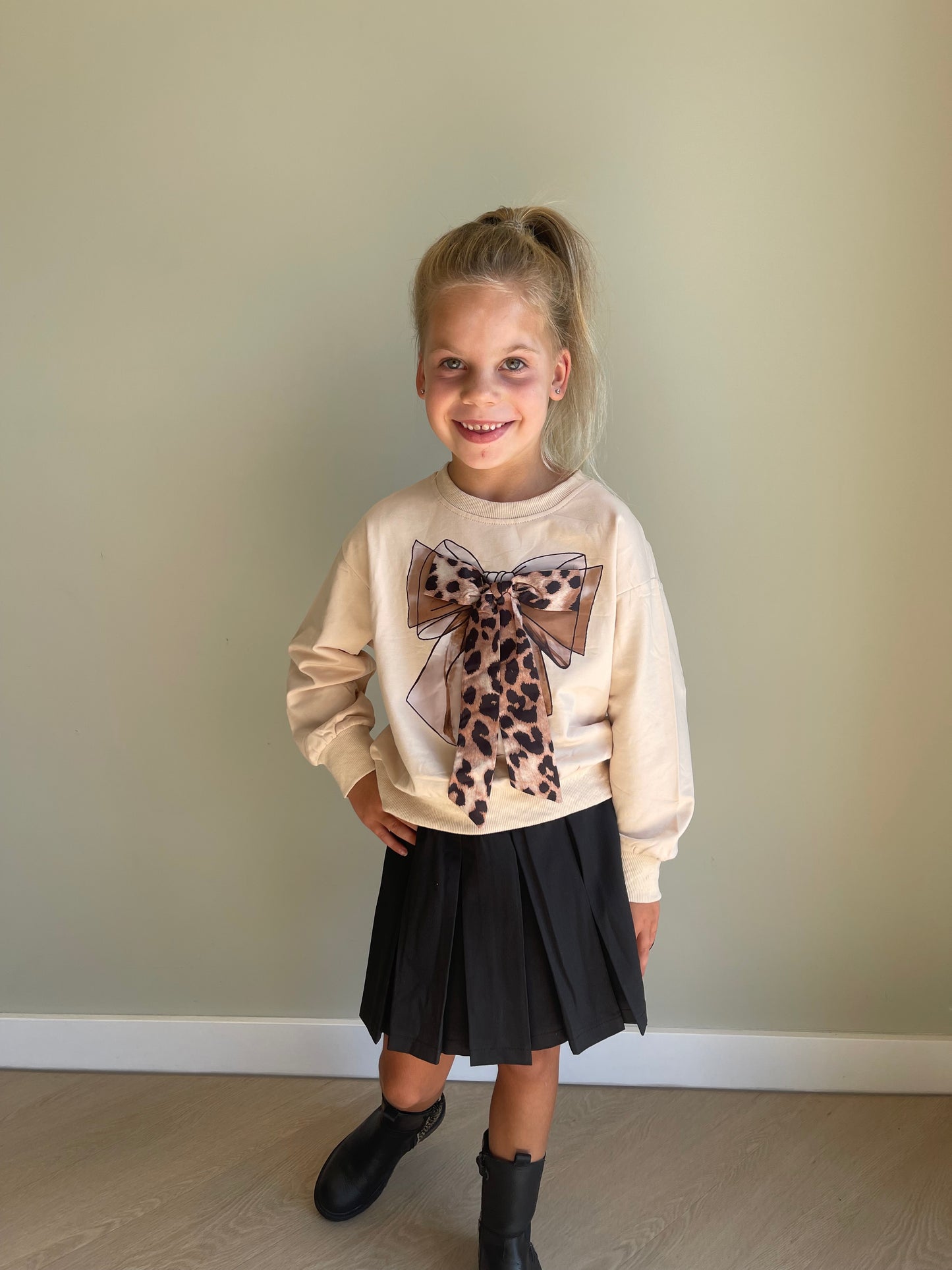 Trui met panterprint strik