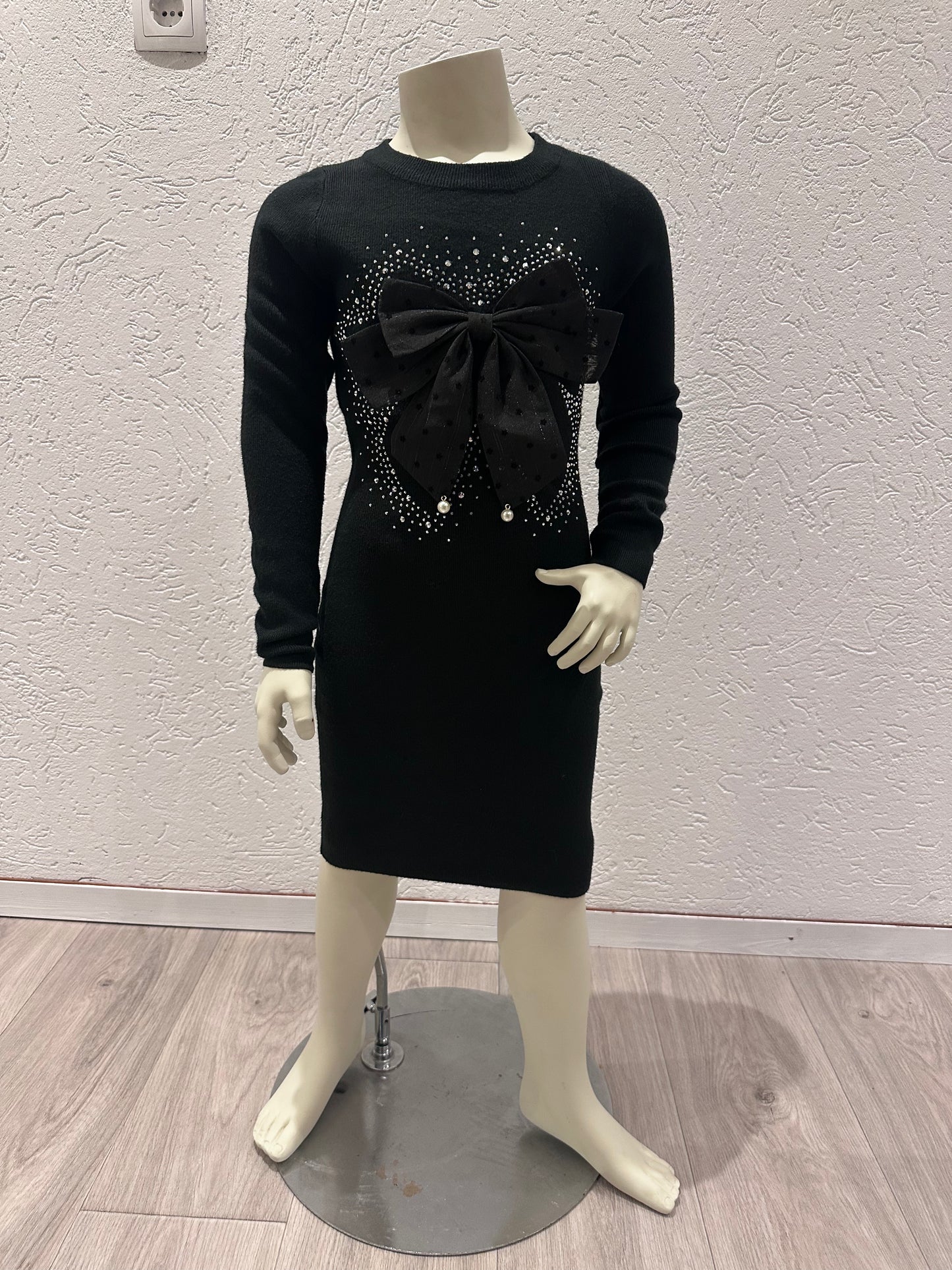 Zwart jurkje met strik en glitters