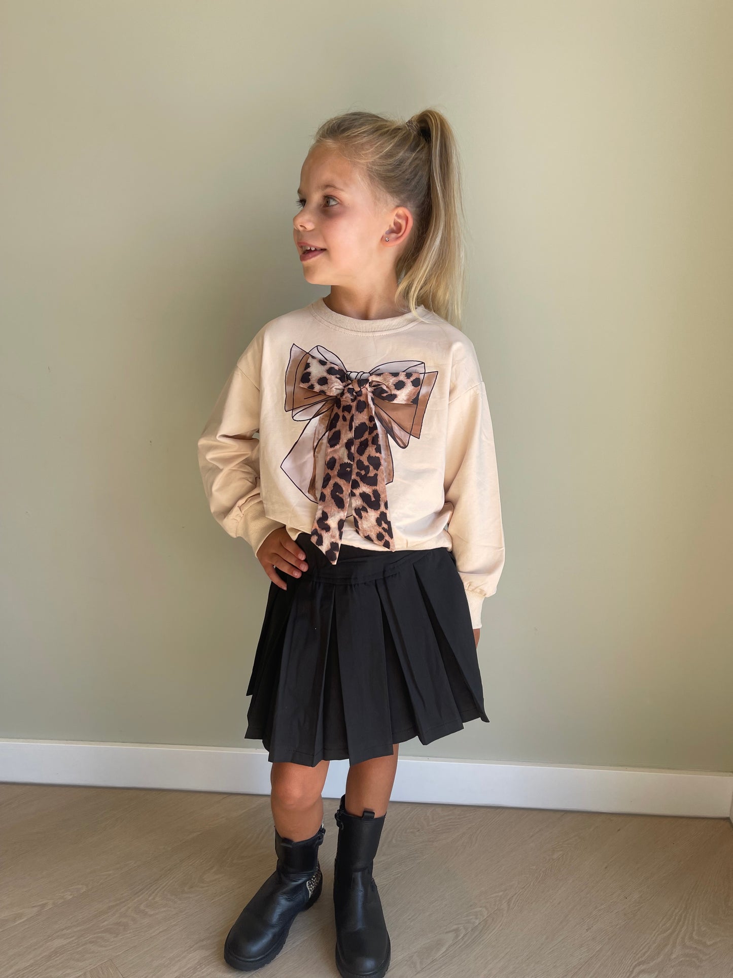 Trui met panterprint strik