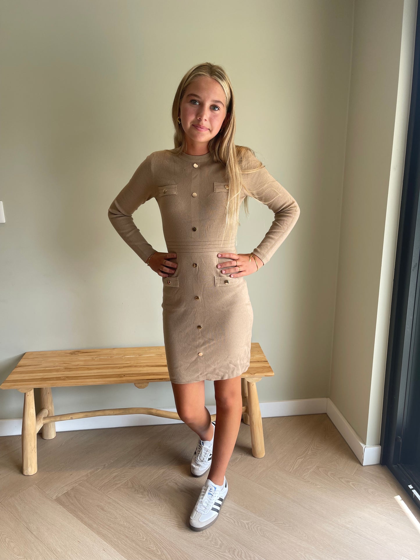 Elegante bruine jurkje