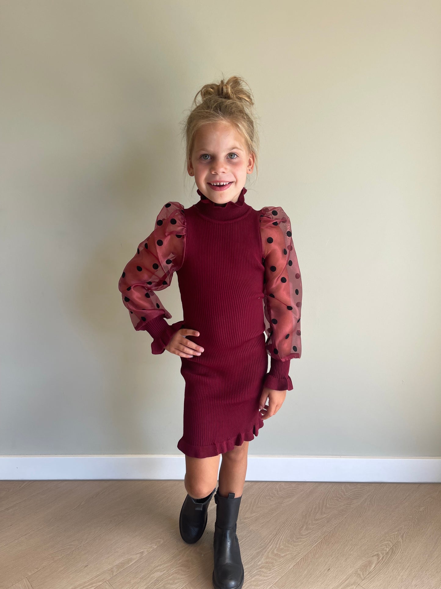 Jurk met pofmouw en stippen