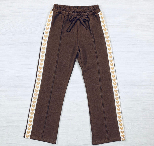 Bruine jogger met hartjes