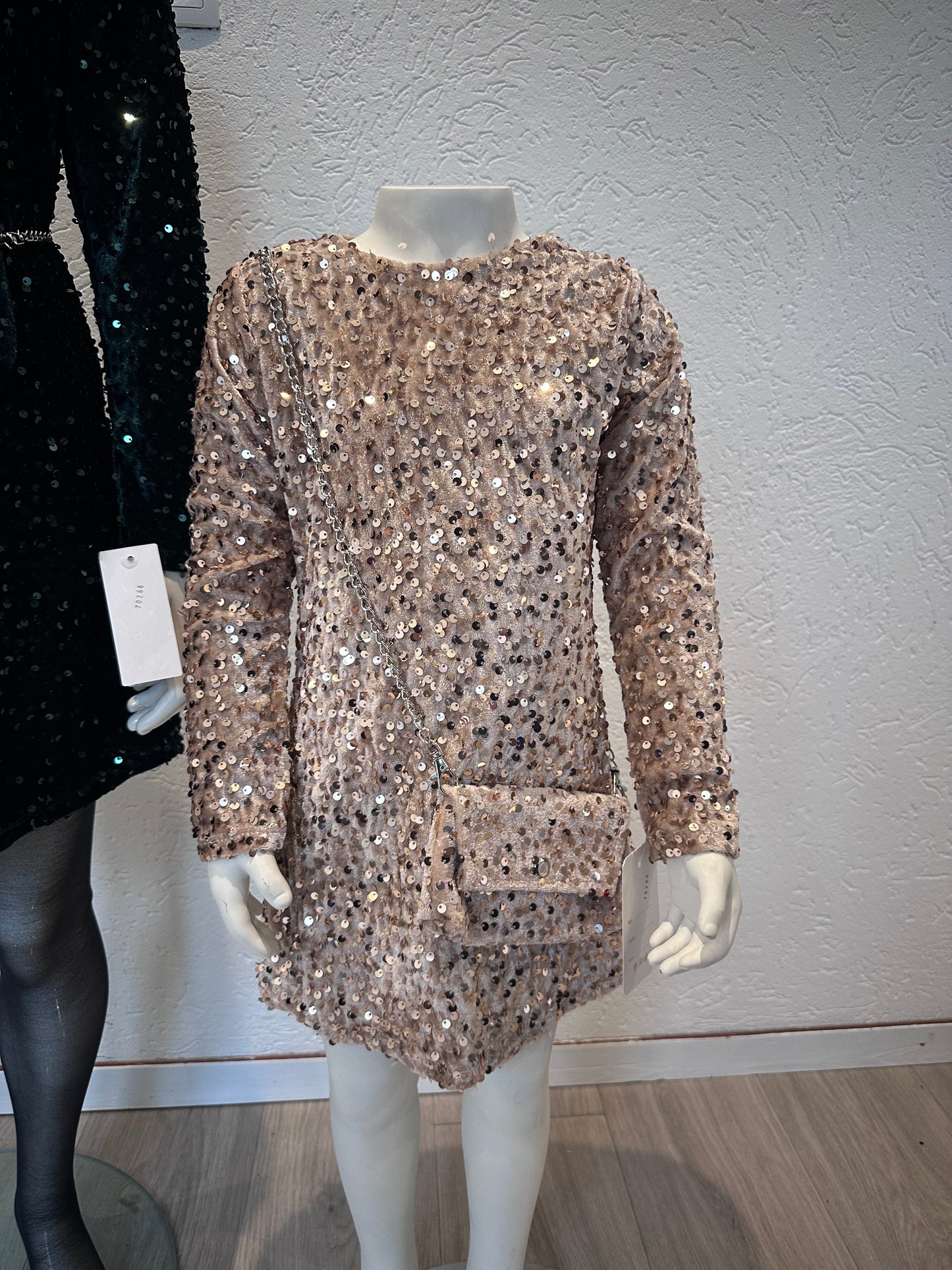 Champagne paillettenjurkje met bijpassend tasje